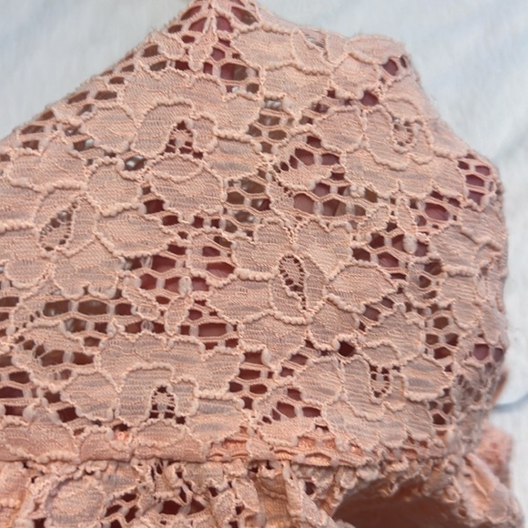 Size small blush lace peplum top - Picture 4 of 6